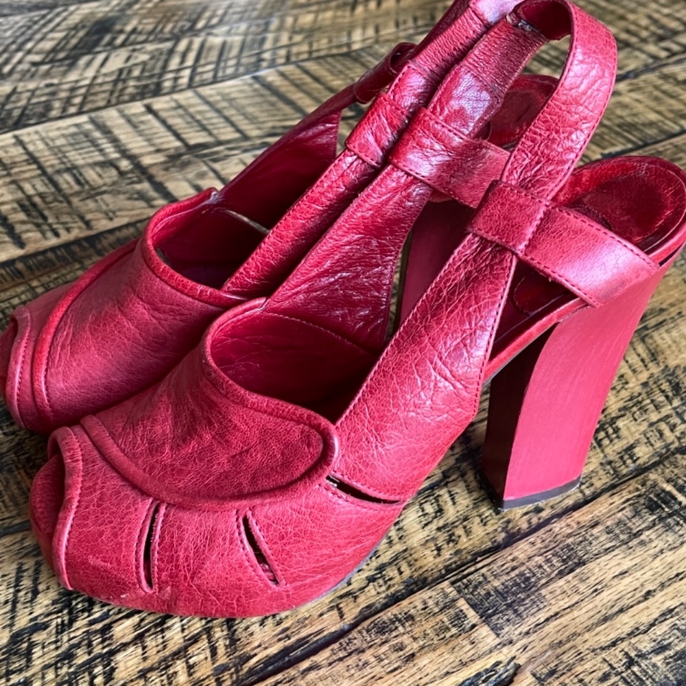 Beautiful Chloe Red Leather Slingback  Peep Toe Heels 4" EUC